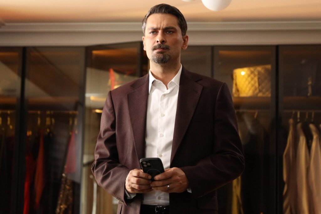 مسلسل غريب في المرآة يختتم رحلته عند الحلقة السابعة